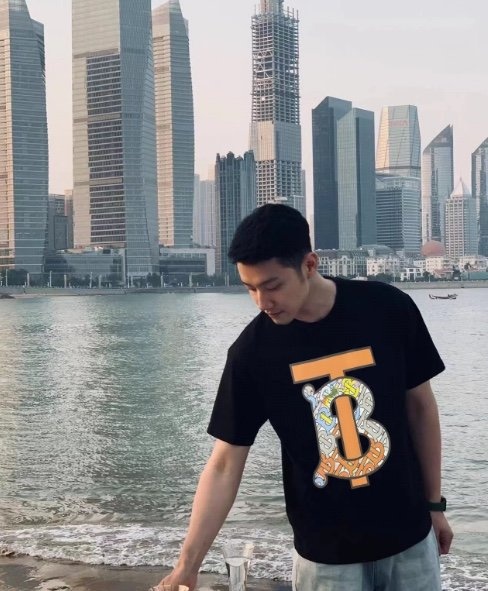 Burberry Logo Graphic T-Shirt
