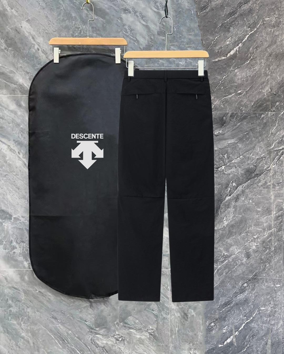 Descente Zip-Up Casual Pants