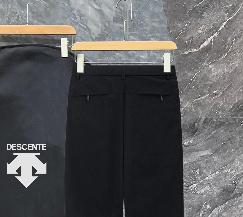 Descente Zip-Up Casual Pants
