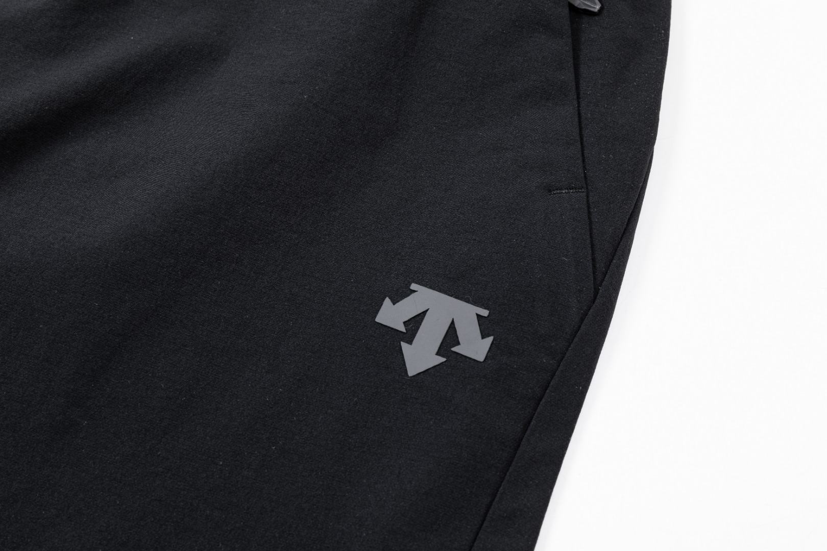 Descente Zip-Up Casual Pants