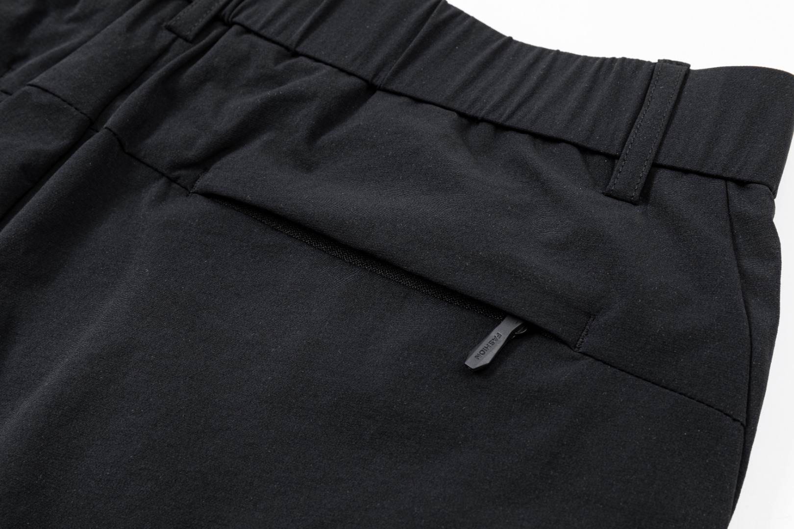 Descente Zip-Up Casual Pants
