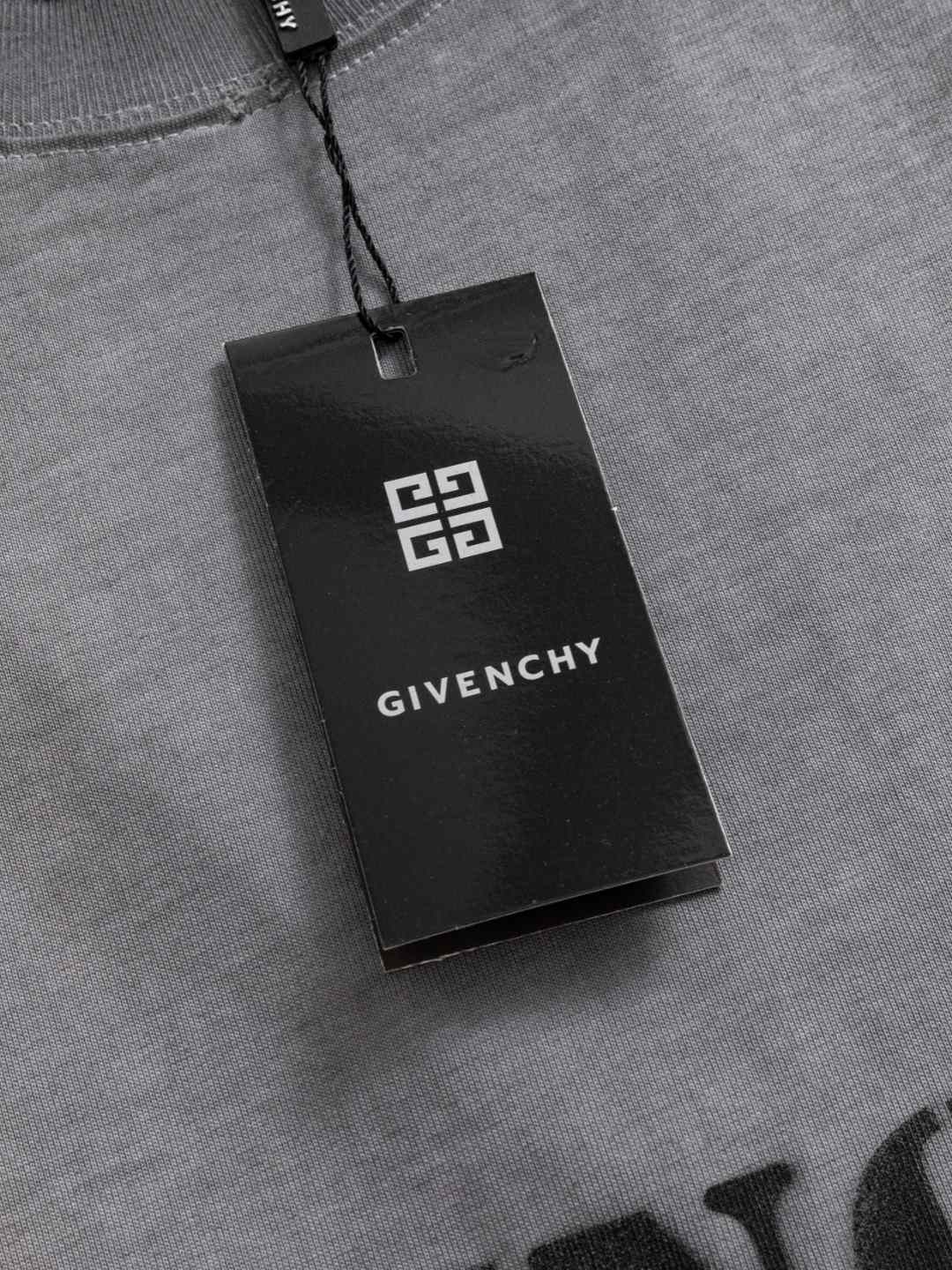 Givenchy T-Shirt