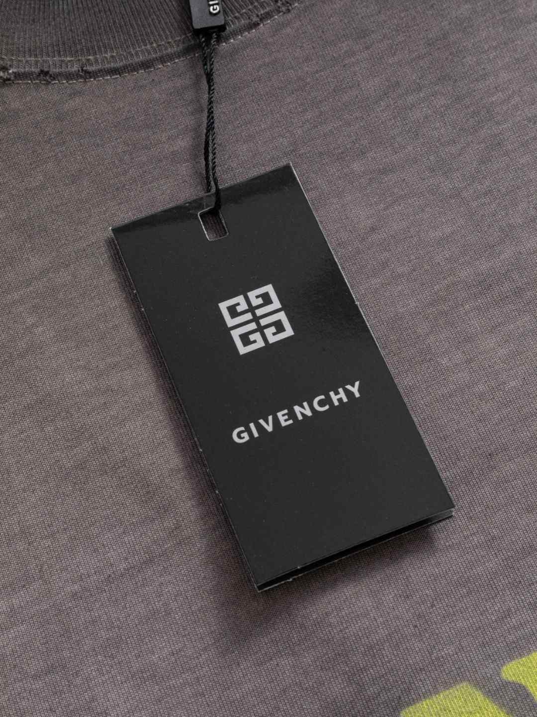 Givenchy T-Shirt