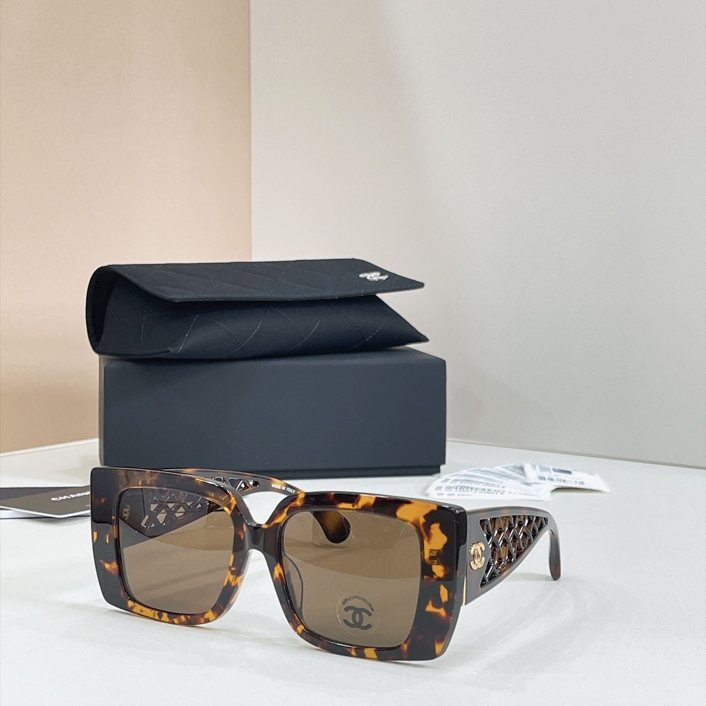 CHANEL Sunglasses - CH5567