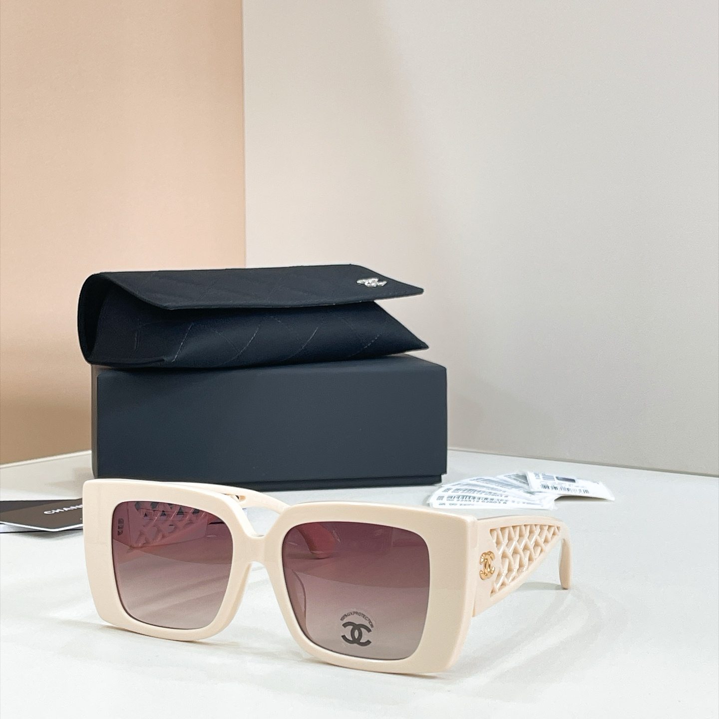 CHANEL Sunglasses - CH5567