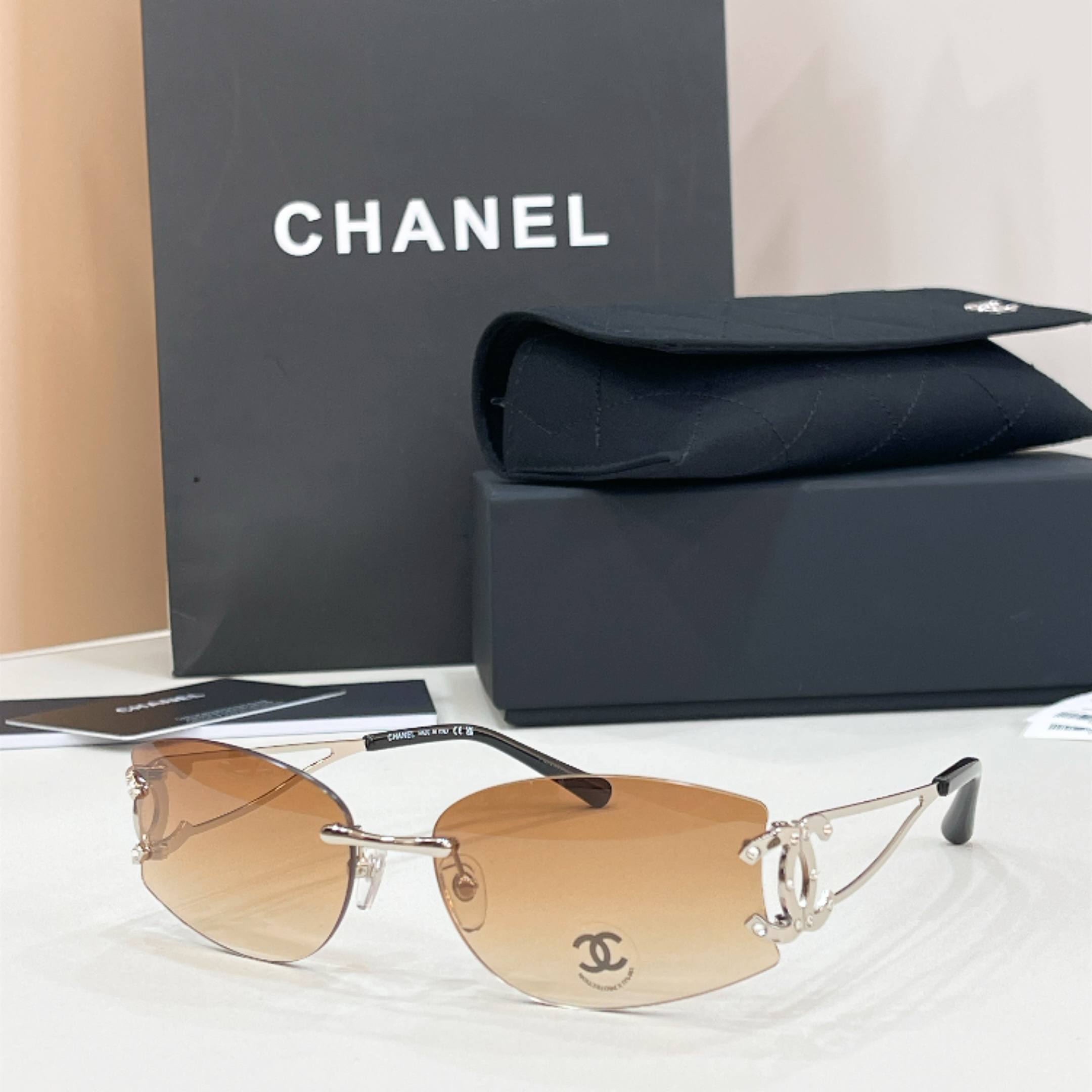 CHANEL Sunglasses - CH4087