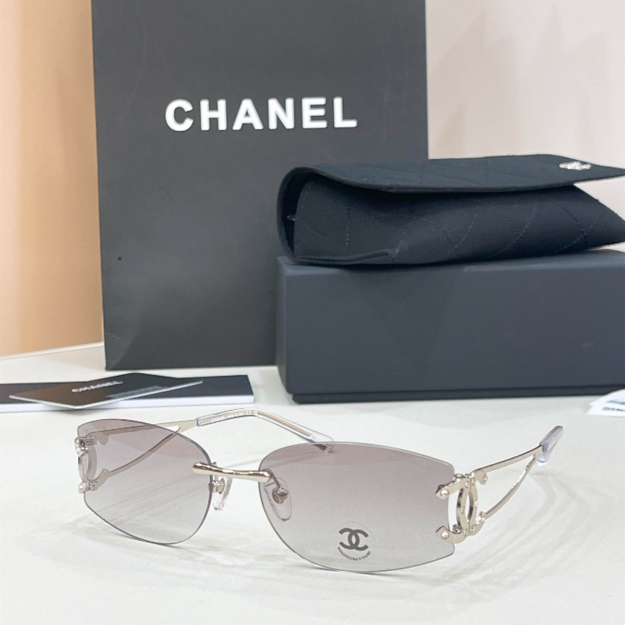 CHANEL Sunglasses - CH4087