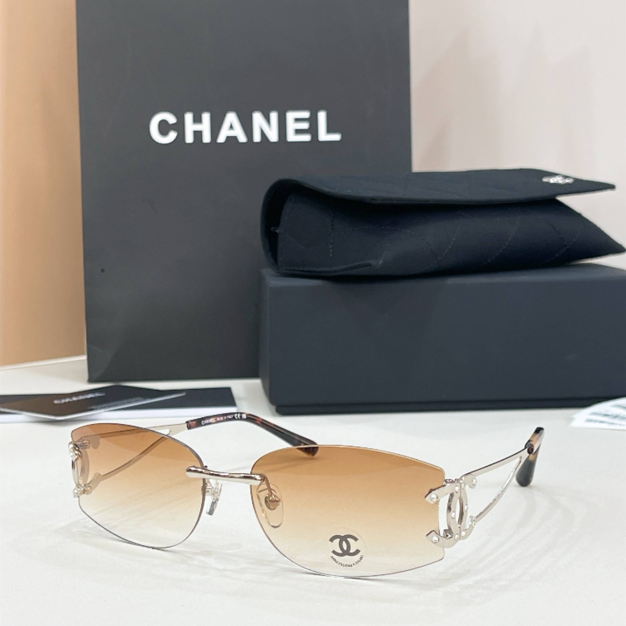 CHANEL Sunglasses - CH4087