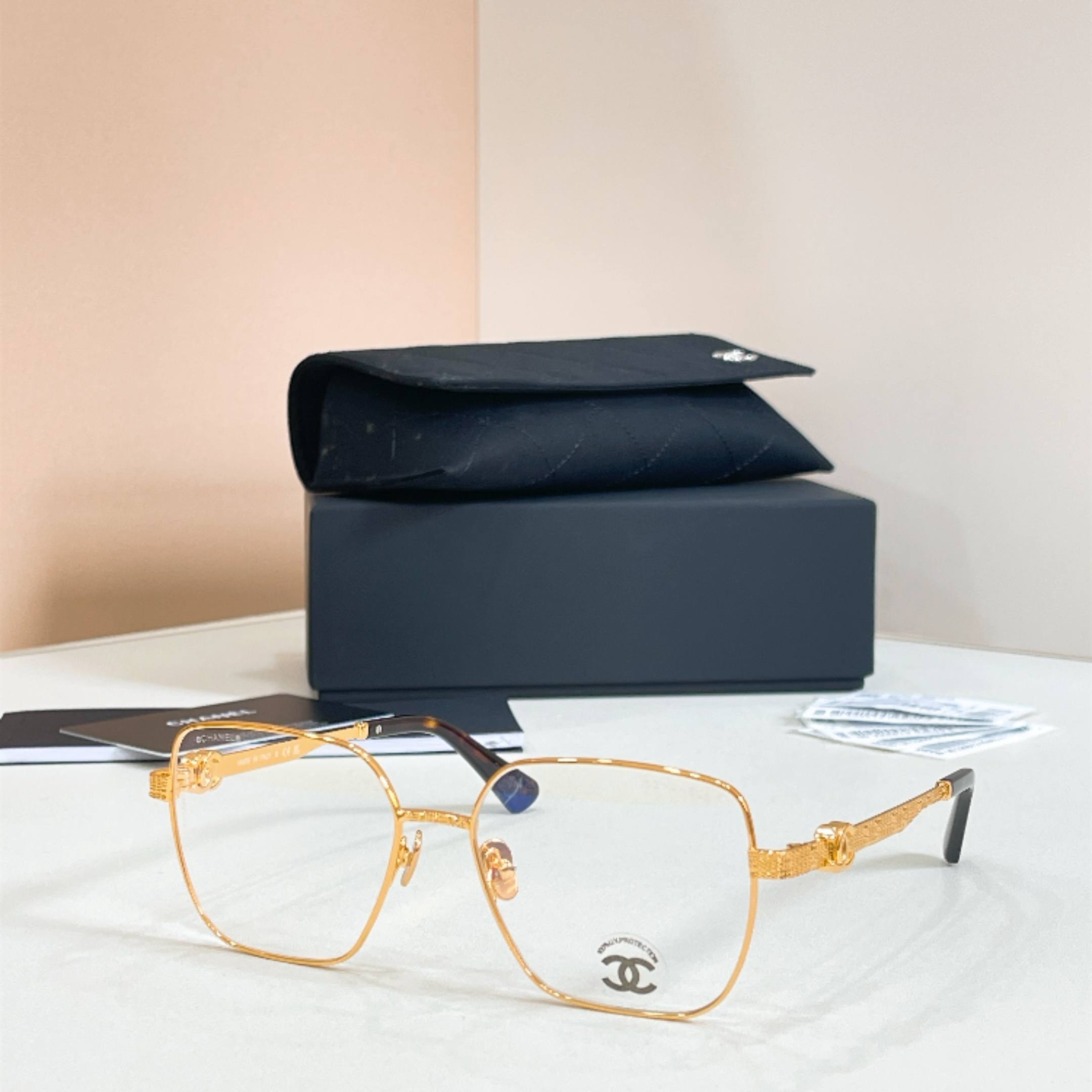 CHANEL Sunglasses - CH2230