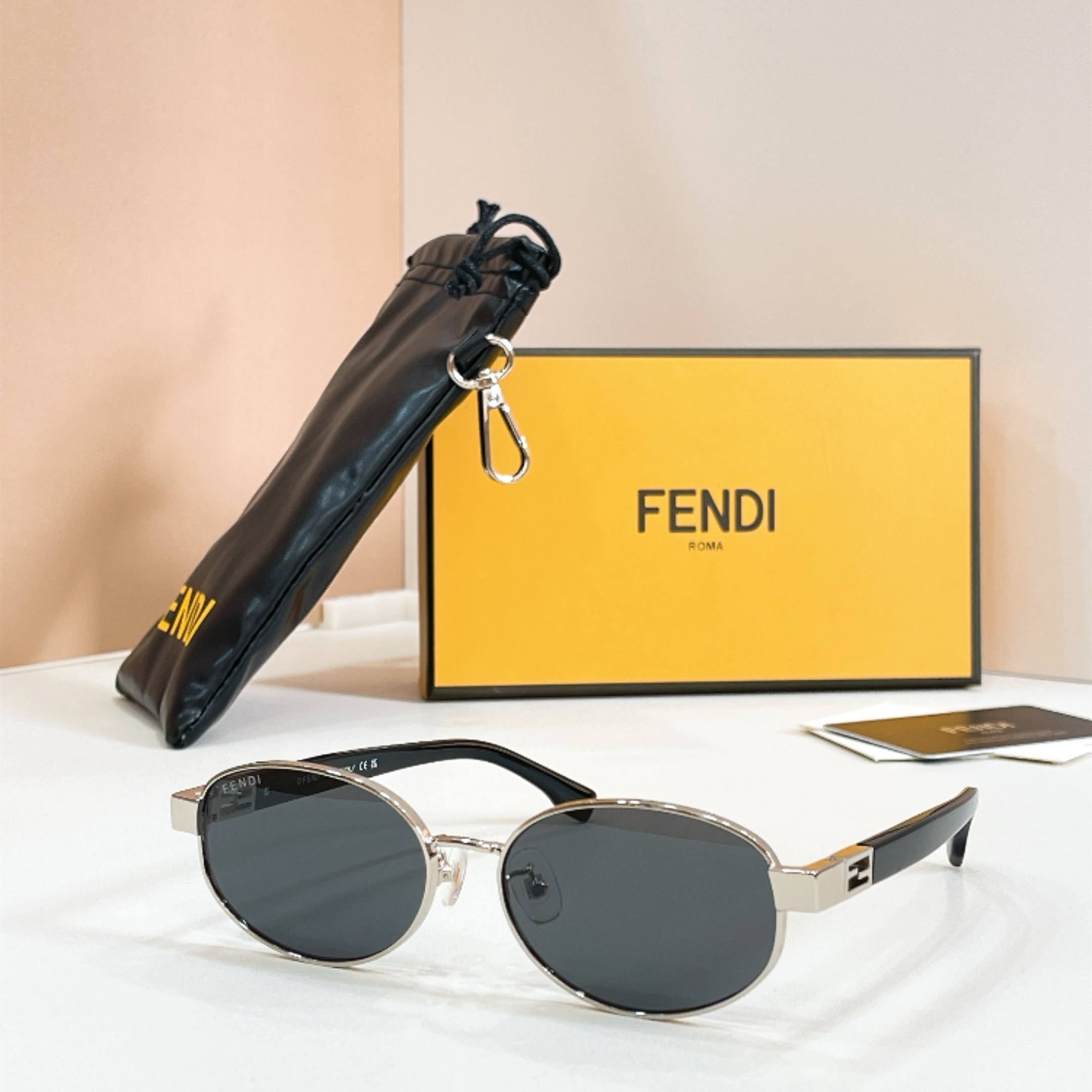 FENDI Sunglasses - FE40217U