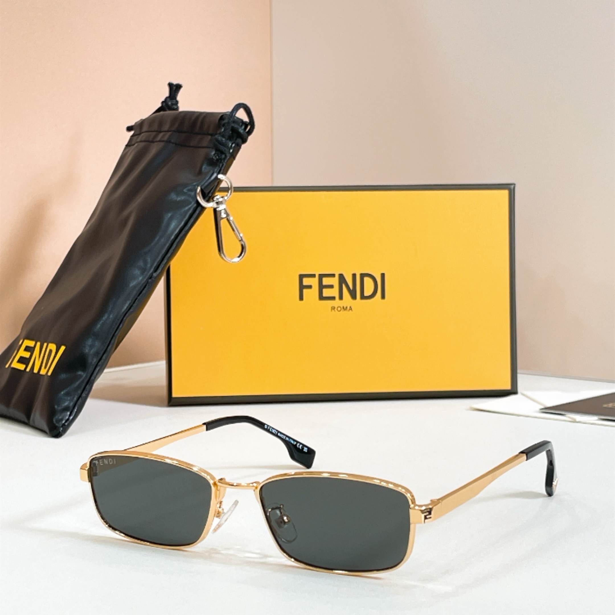 FENDI Sunglasses - FE40292U