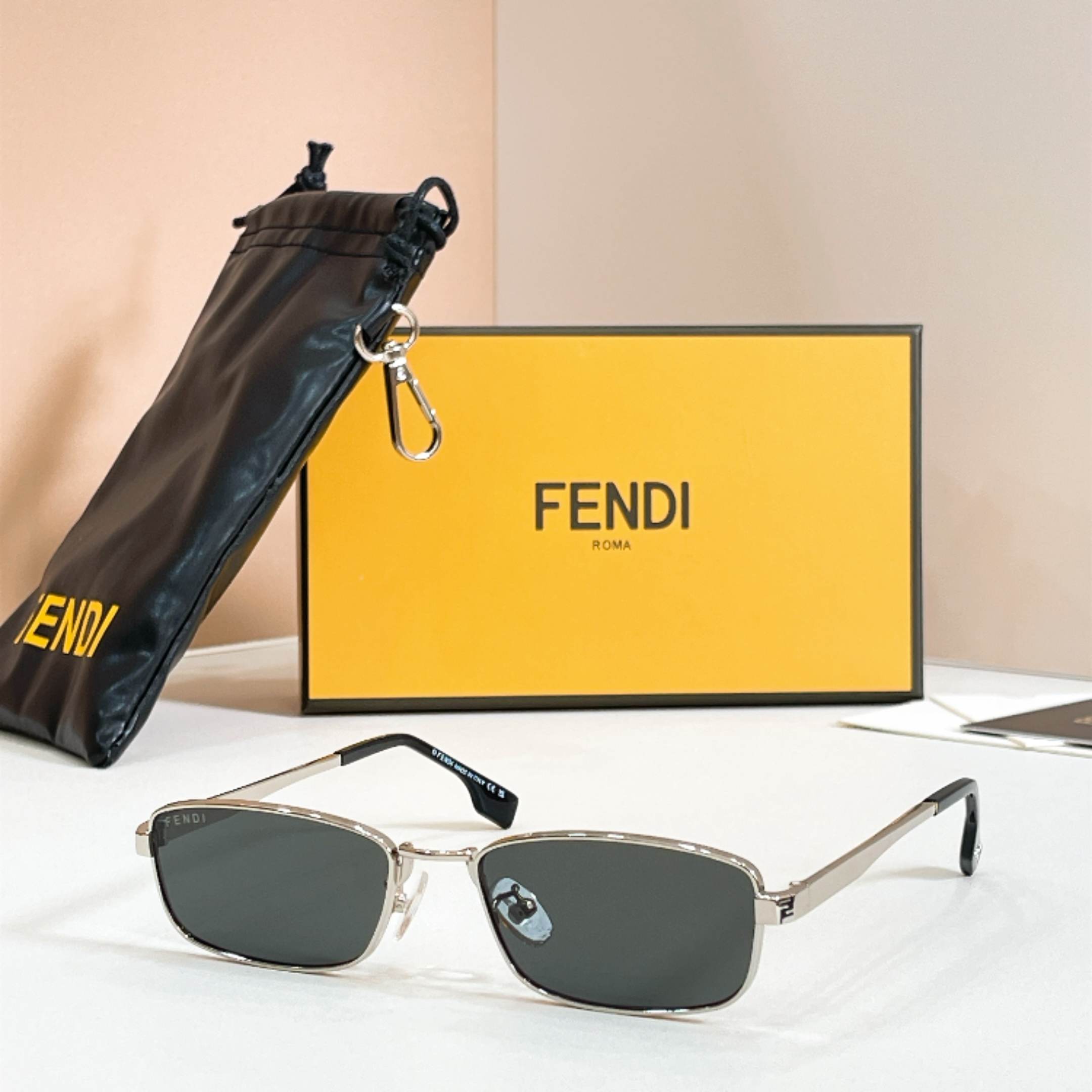 FENDI Sunglasses - FE40292U
