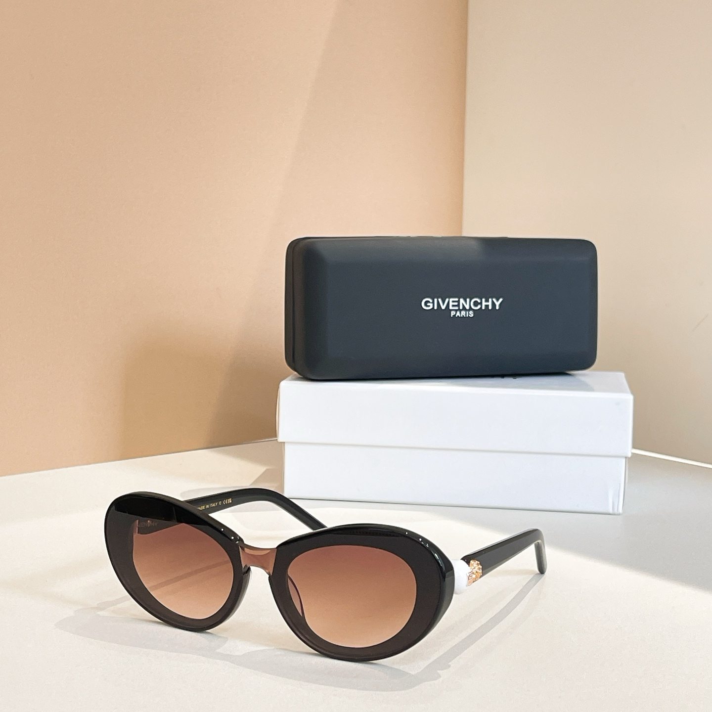 GIVENCHY Sunglasses - GV60017U