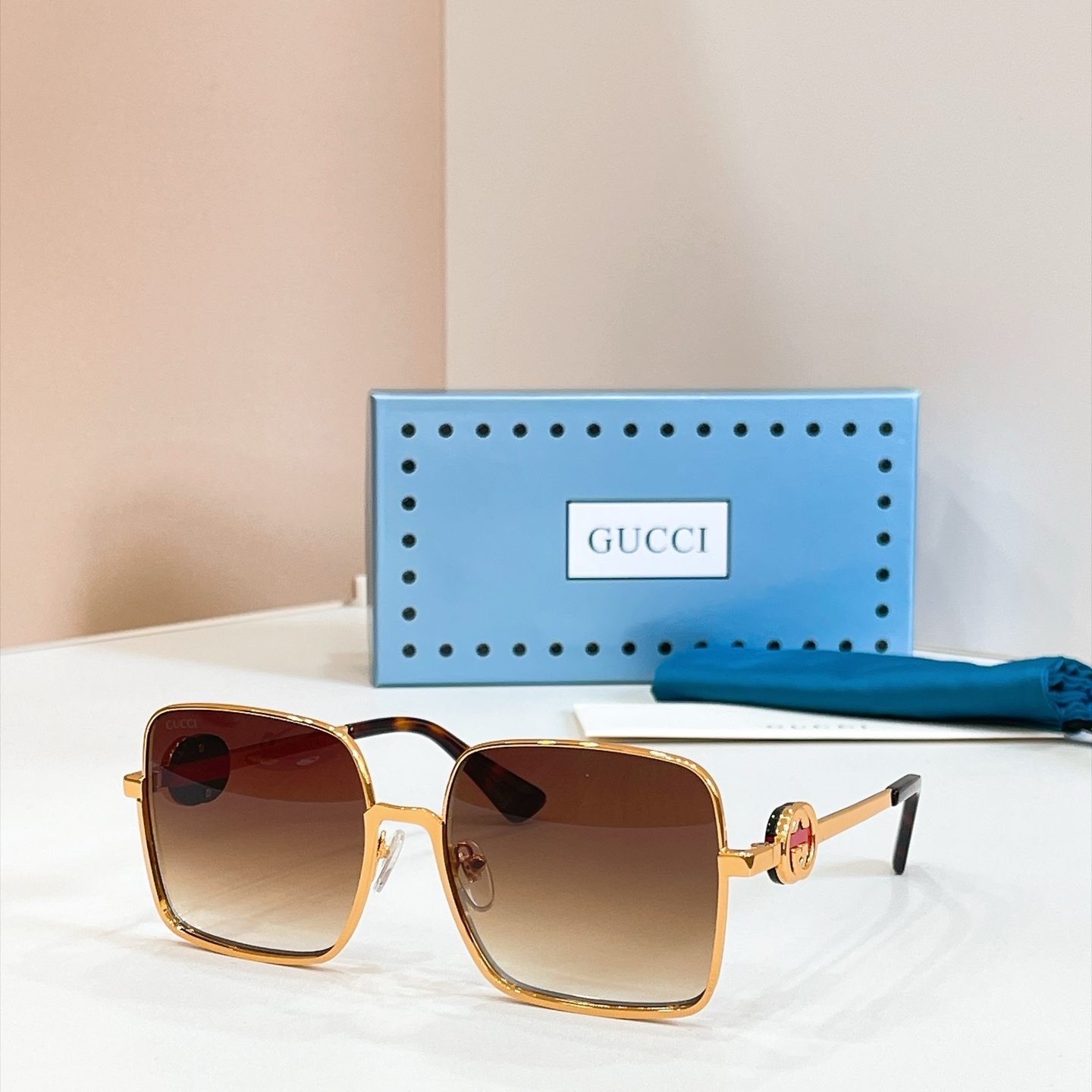 GUCCI Sunglasses - GG7235