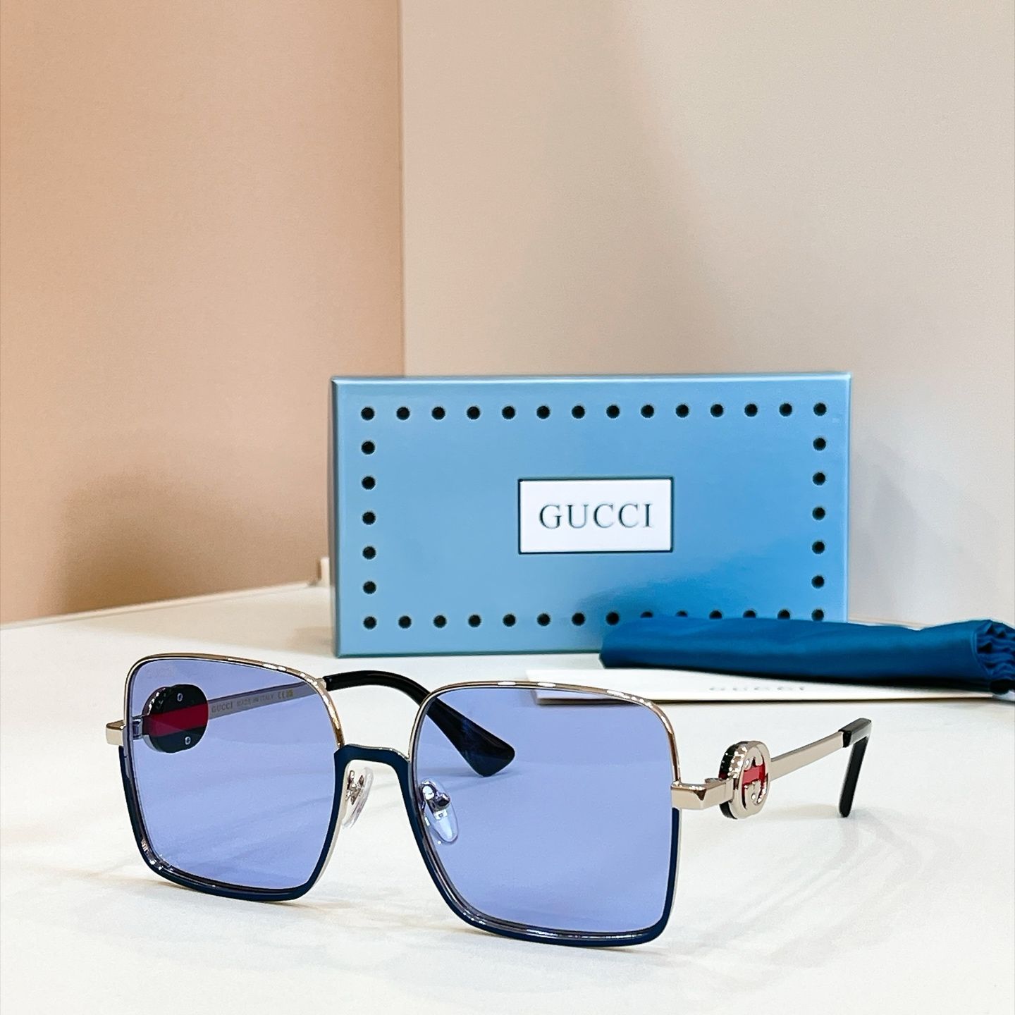 GUCCI Sunglasses - GG7235