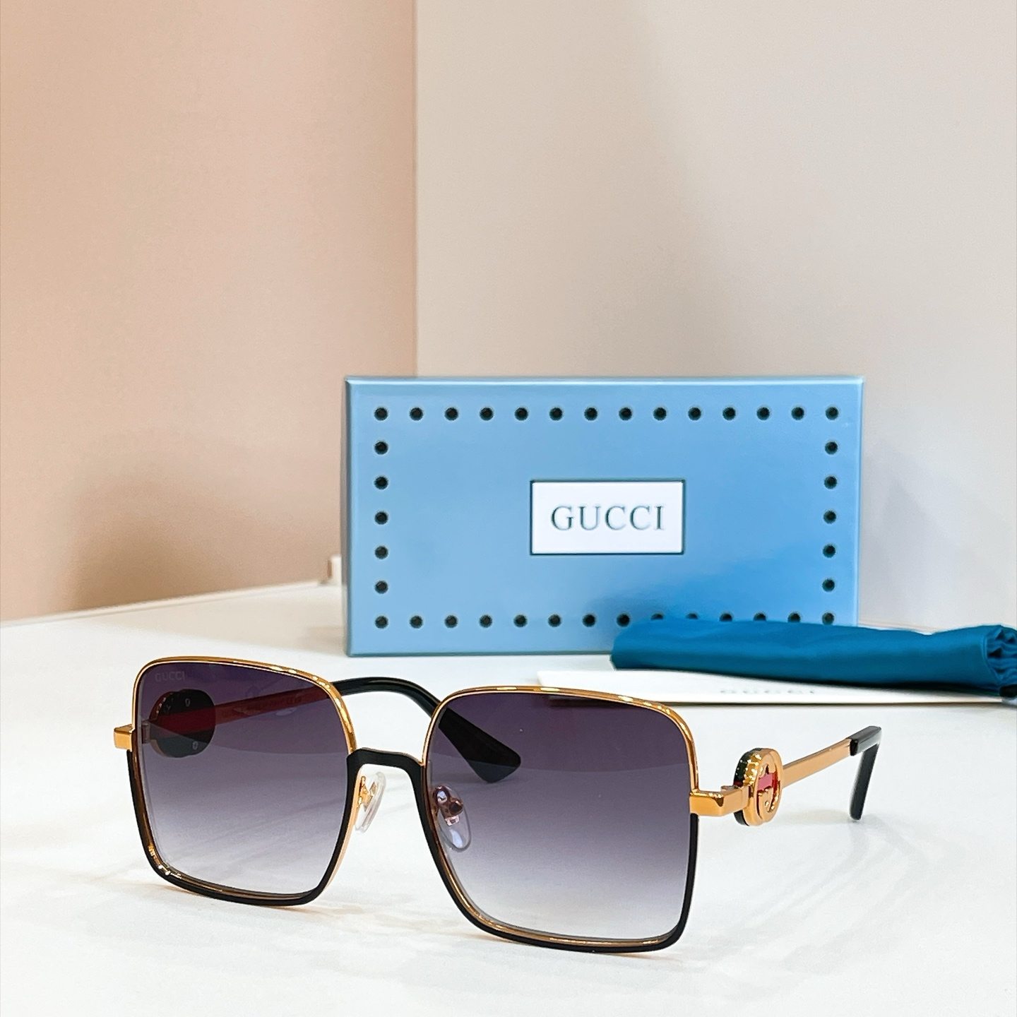 GUCCI Sunglasses - GG7235