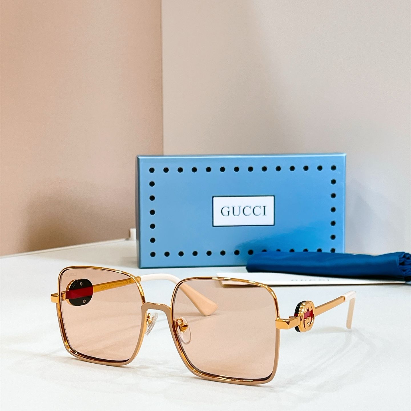 GUCCI Sunglasses - GG7235