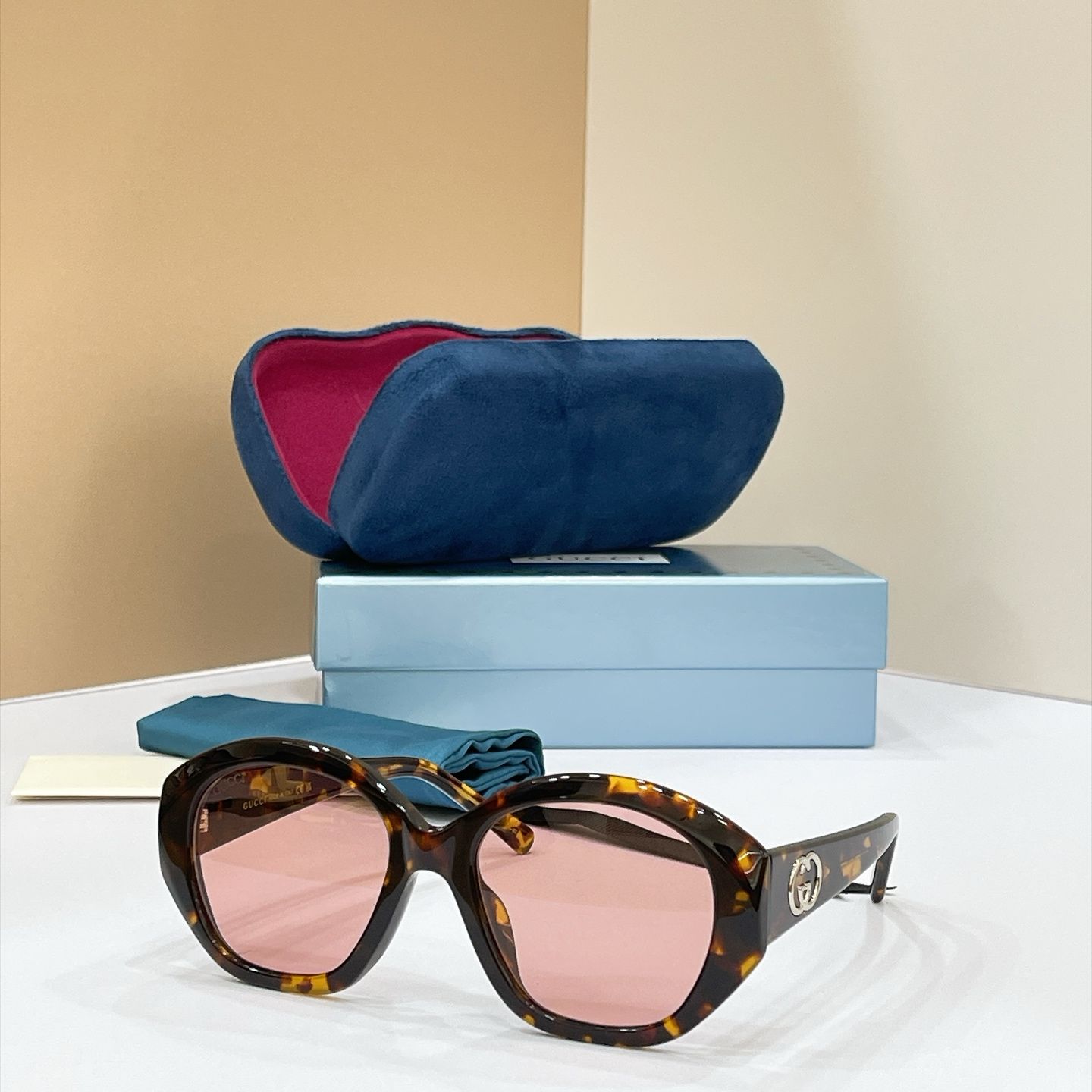 GUCCI Sunglasses - GG2200S