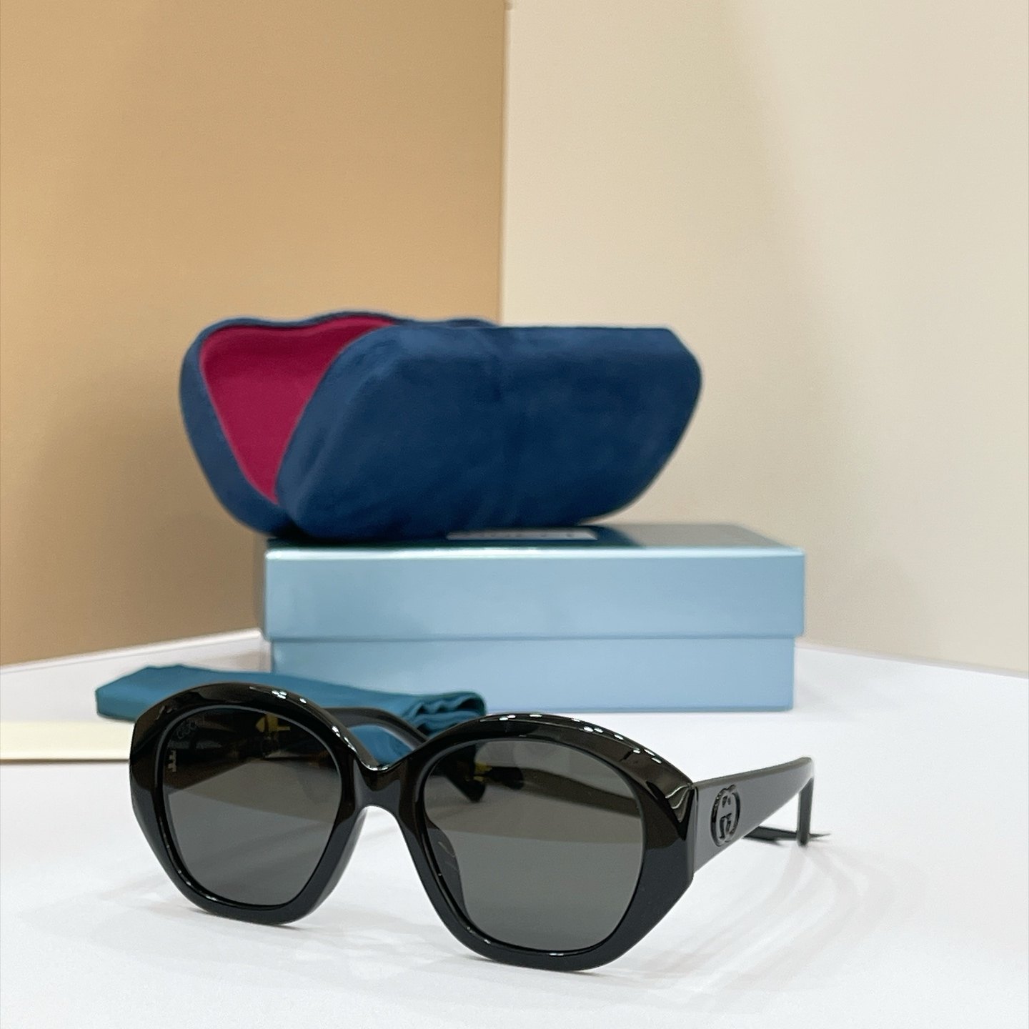 GUCCI Sunglasses - GG2200S