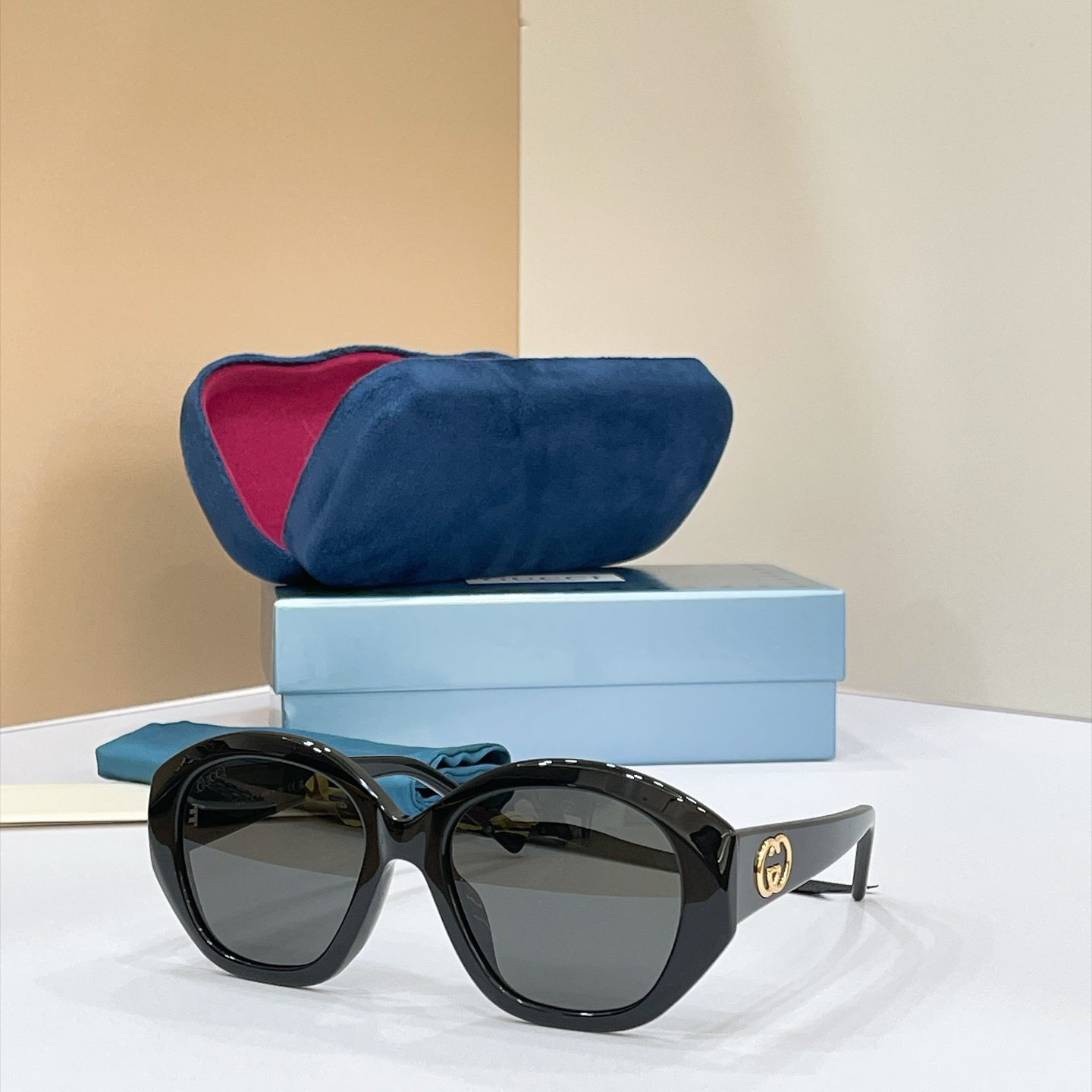 GUCCI Sunglasses - GG2200S