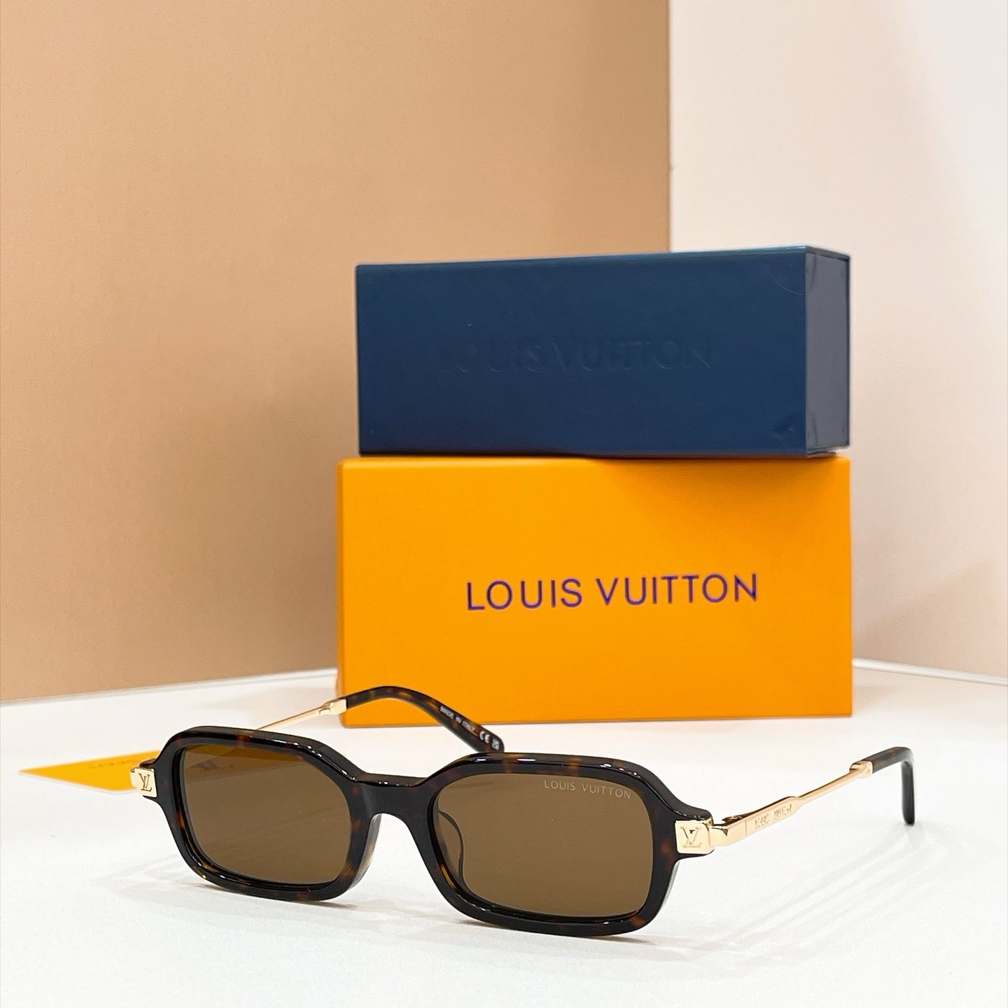 Louis Vuitton Sunglasses - Z3557U