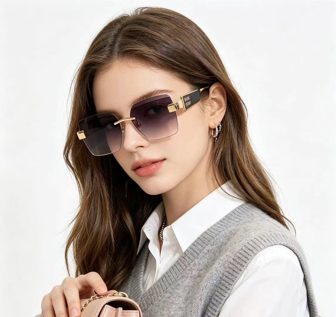 Louis Vuitton Sunglasses - MU1711LV
