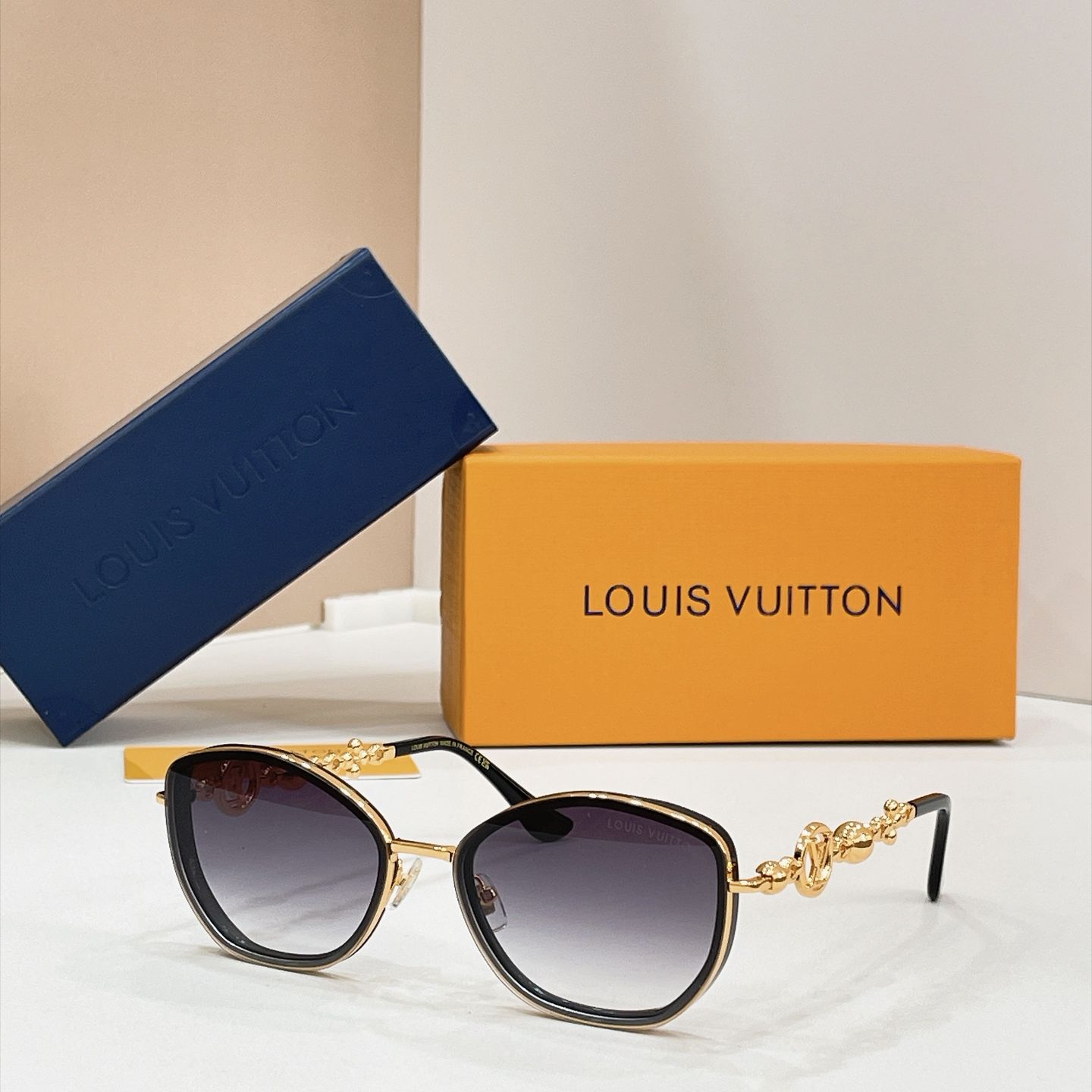 Louis Vuitton Sunglasses - Z7533U