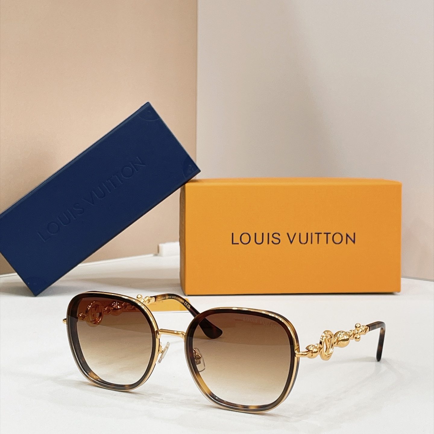 Louis Vuitton Sunglasses - Z7534U