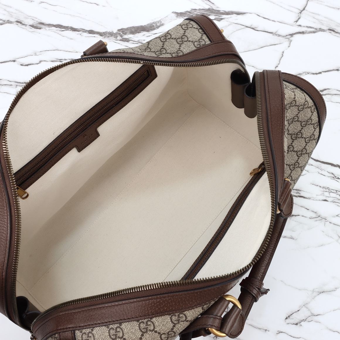 Gucci Savoy Medium Duffle Bag — 724642