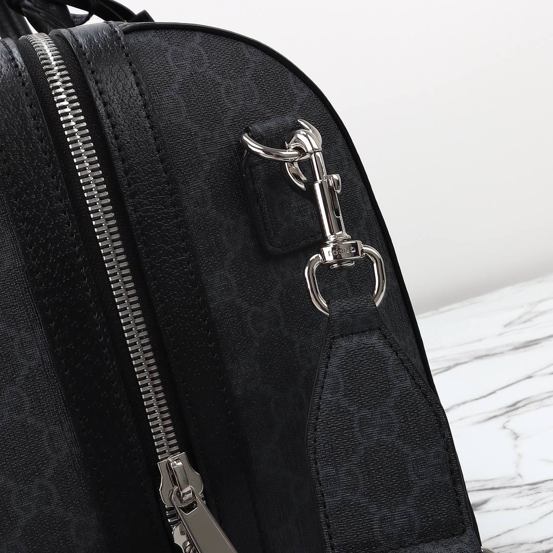 Gucci GG Medium Duffle Bag — 795458