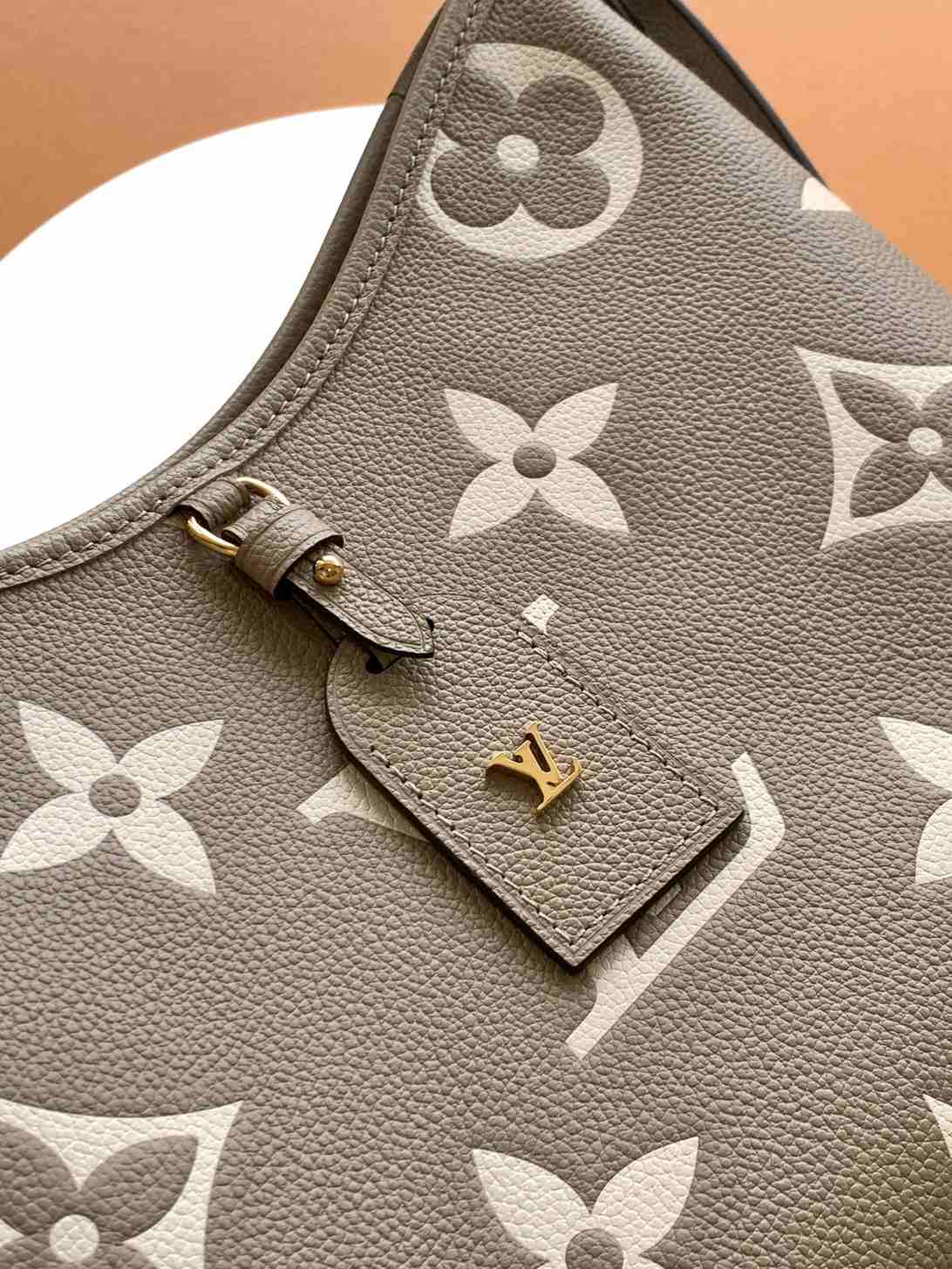 Louis Vuitton CarryAll PM — M47180