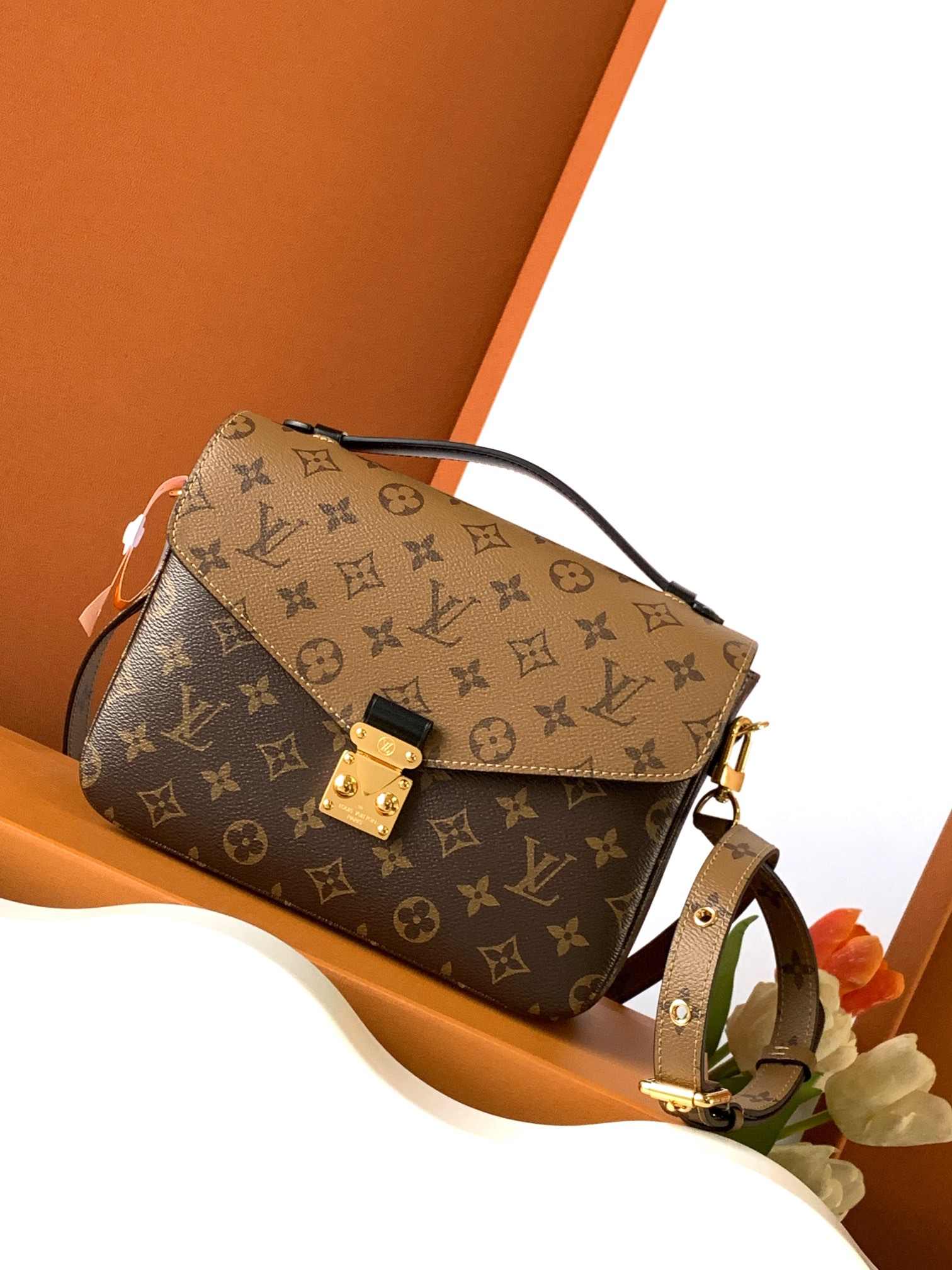 Louis Vuitton Pochette Métis Monogram Reverse — M44876