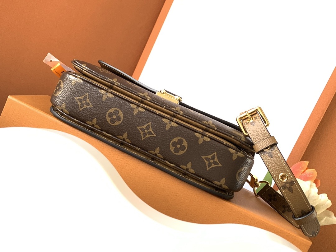 Louis Vuitton Pochette Métis Monogram Reverse — M44876