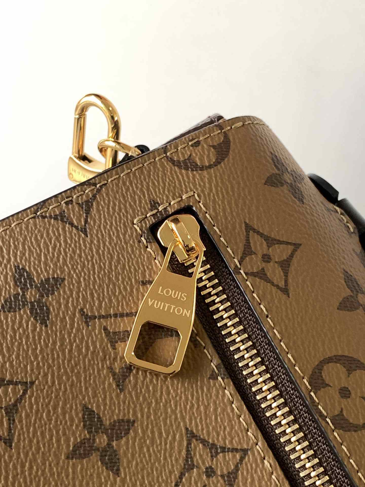 Louis Vuitton Pochette Métis Monogram Reverse — M44876