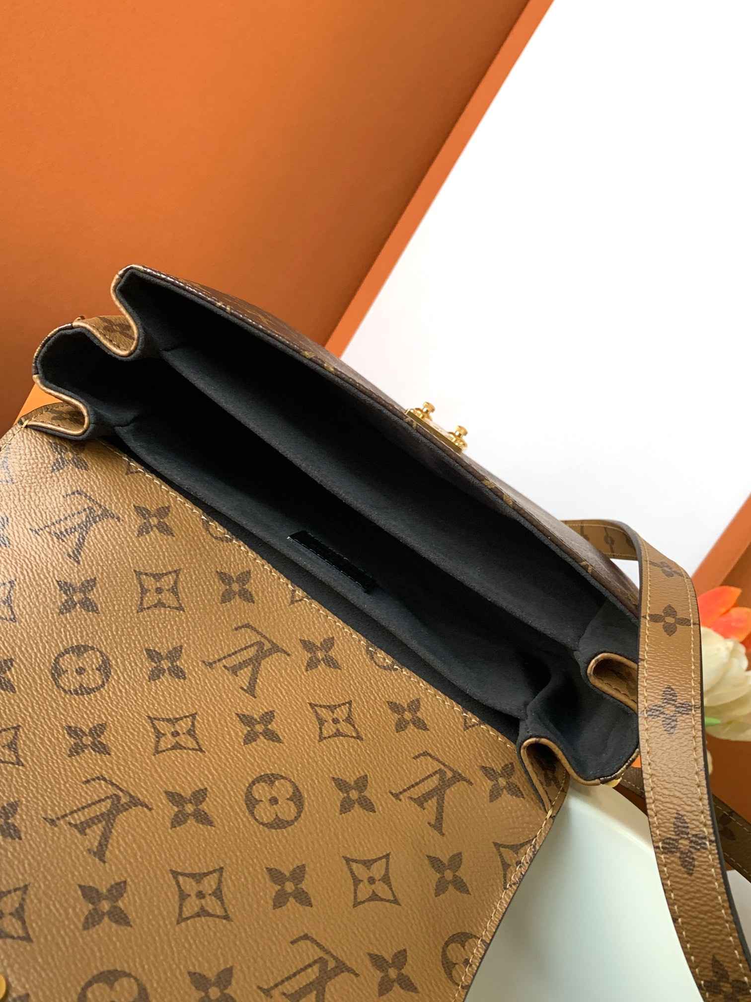 Louis Vuitton Pochette Métis Monogram Reverse — M44876