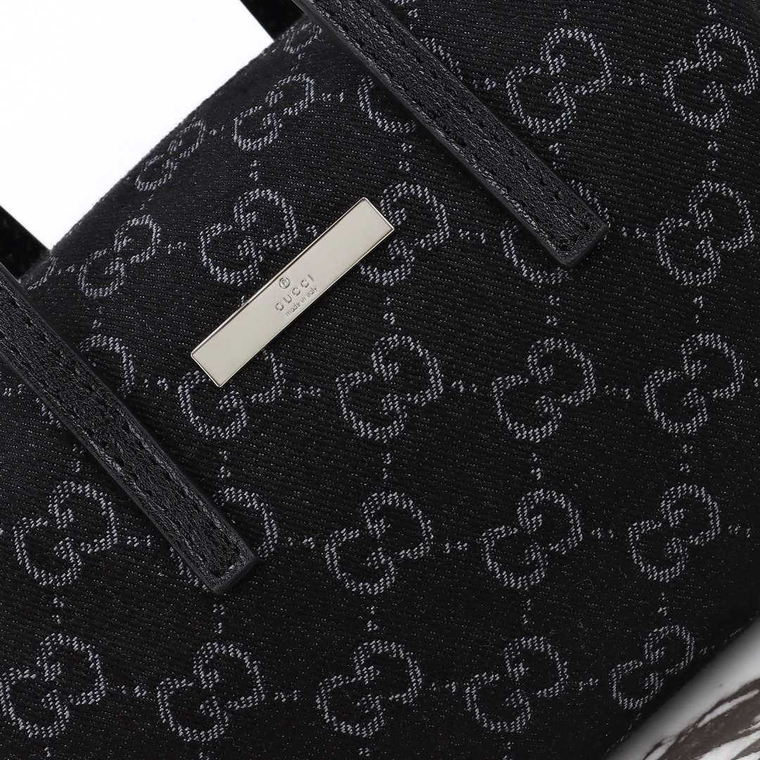 Gucci Small Boston Bag with Gucci Plaque — 875811