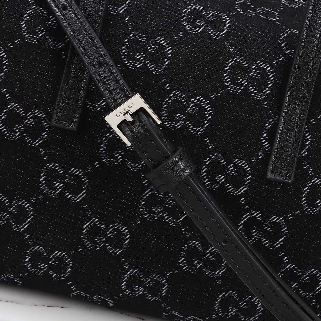 Gucci Small Boston Bag with Gucci Plaque — 875811