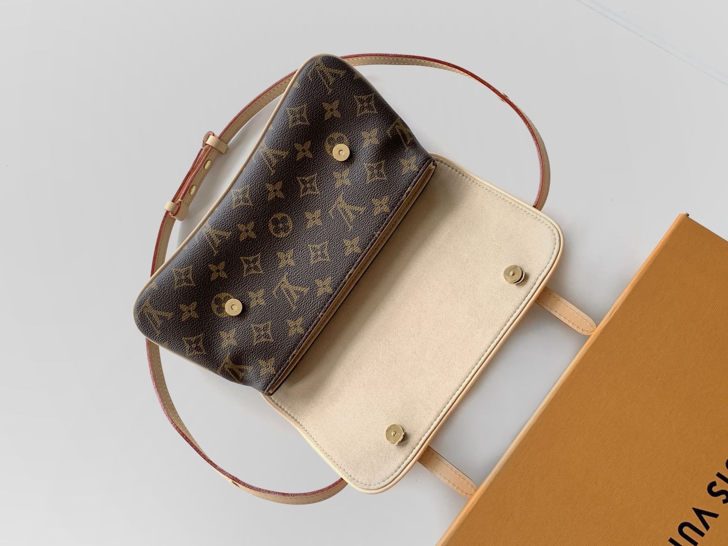 Louis Vuitton Marelle — M28613