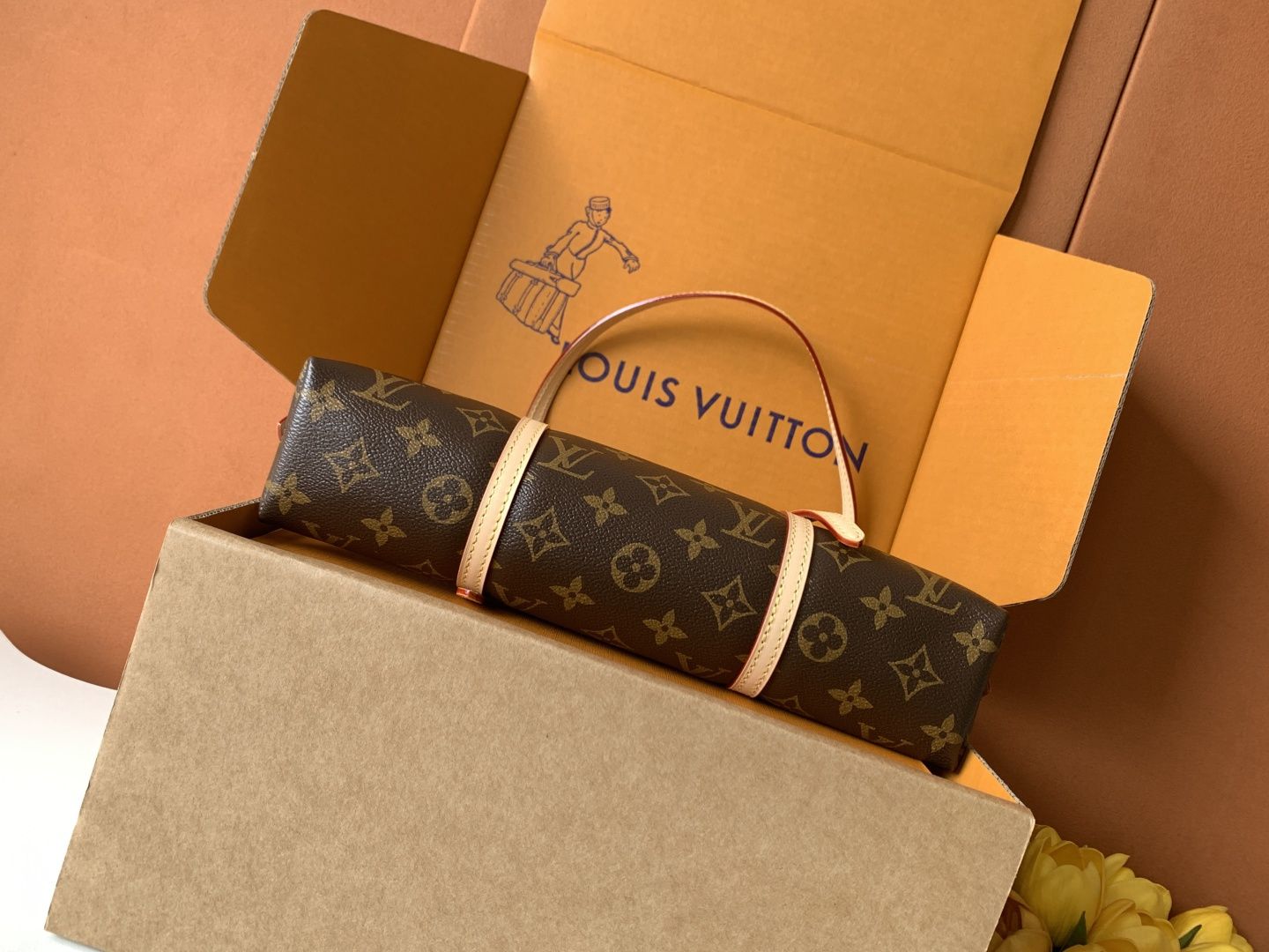 Louis Vuitton Squire East West-Style Shoulder Bag — M28953