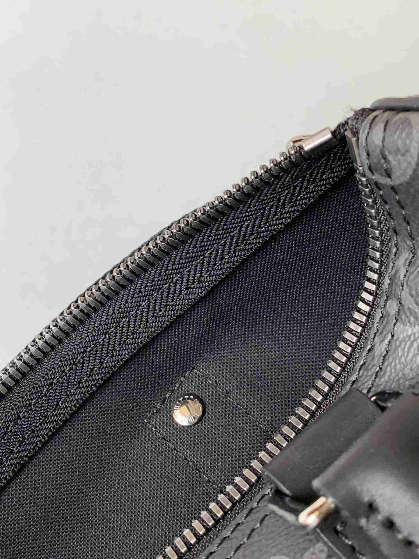 Louis Vuitton Keepall Bandoulière 25 — M46271