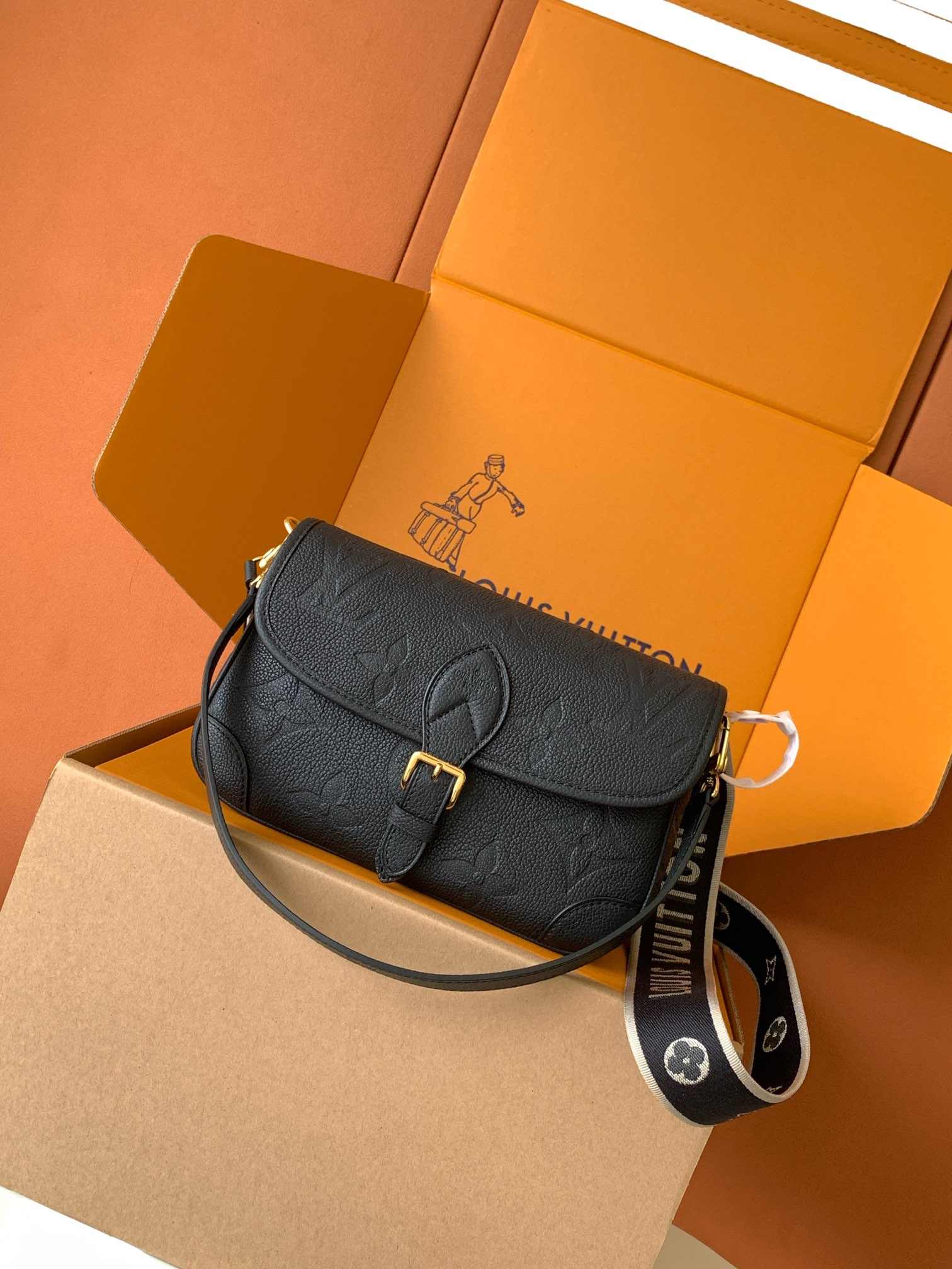 Louis Vuitton Diane — LV-M46386-SRC0095