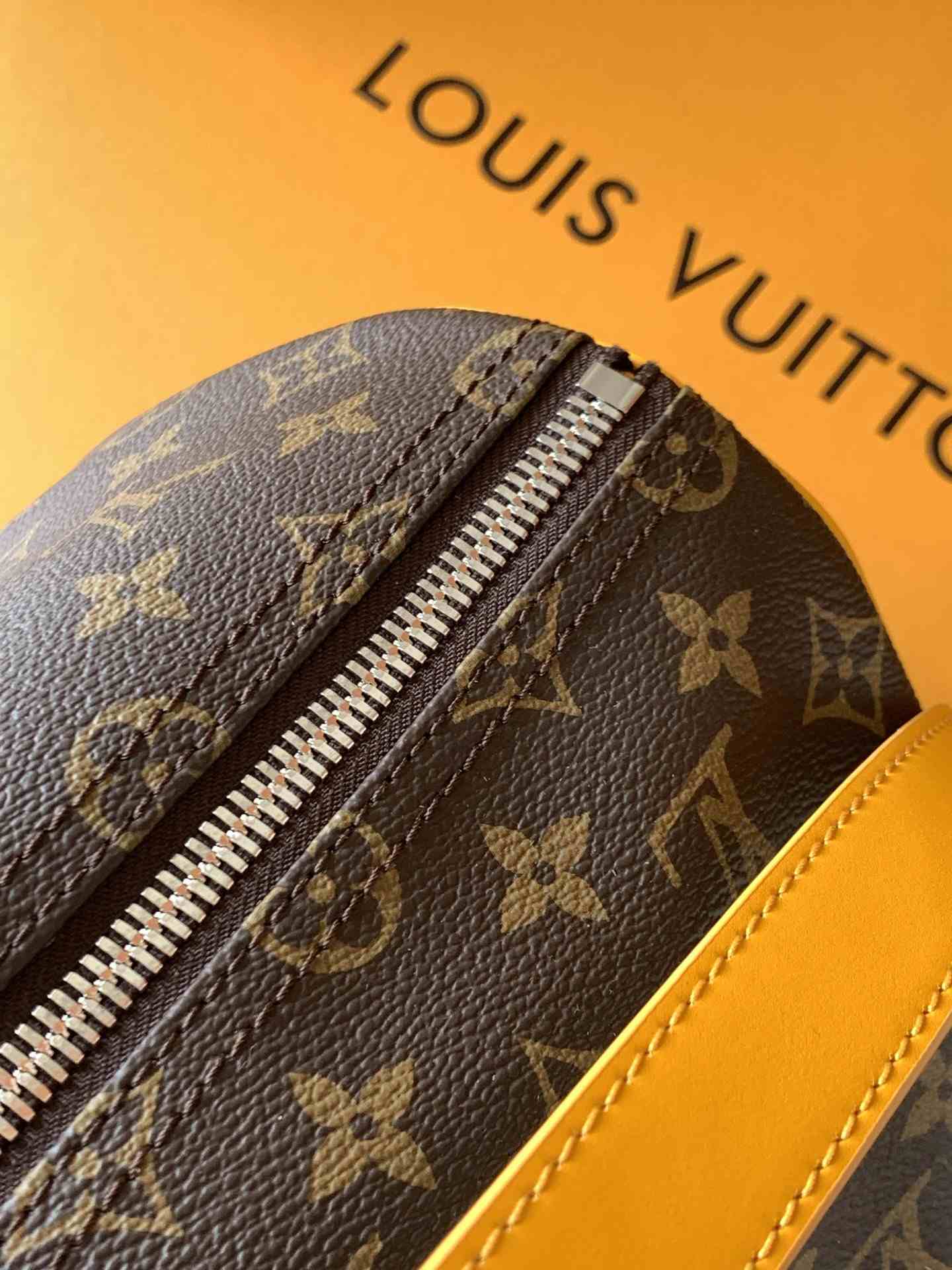 Louis Vuitton Keepall Bandoulière 50 — LV-M12634-SRC0100
