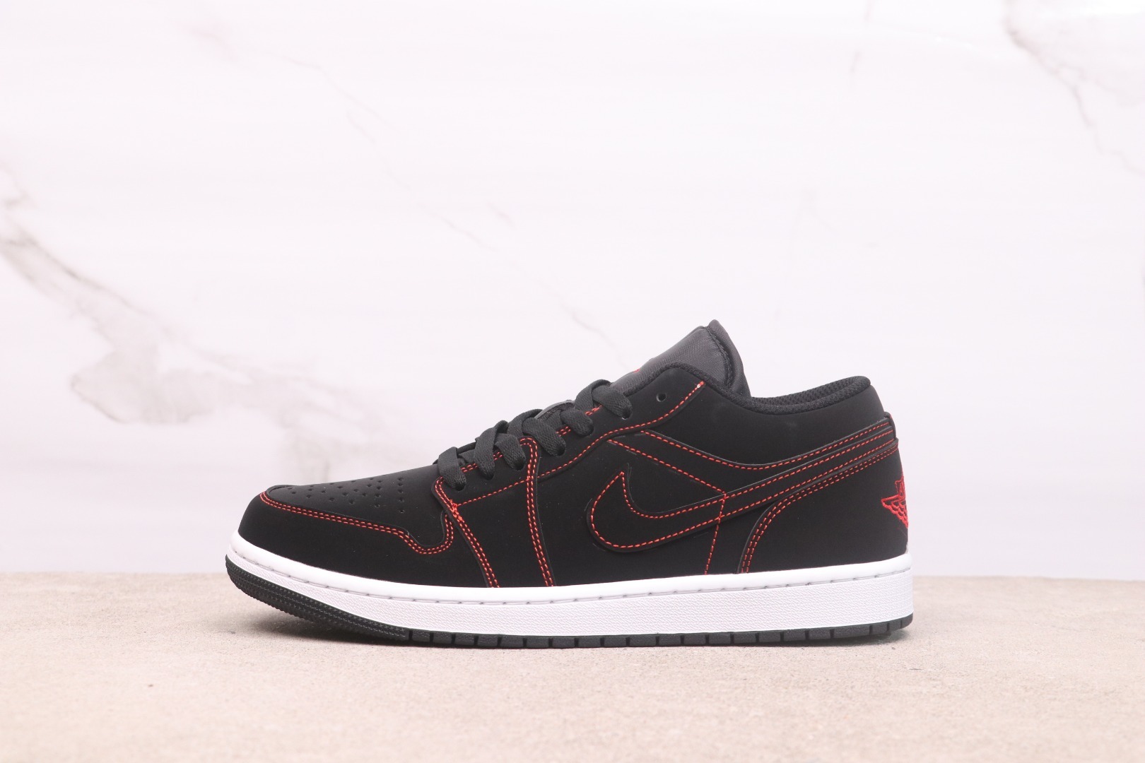 Air Jordan 1 Low“Bloodline” 553558-076