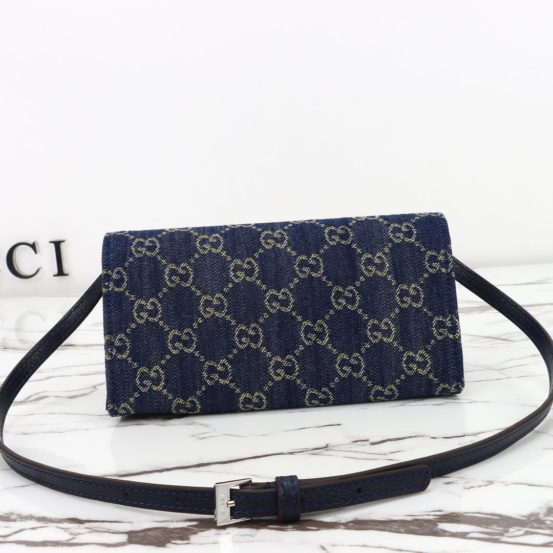 Gucci small pouch with strap and Gucci plaque — A002KG
