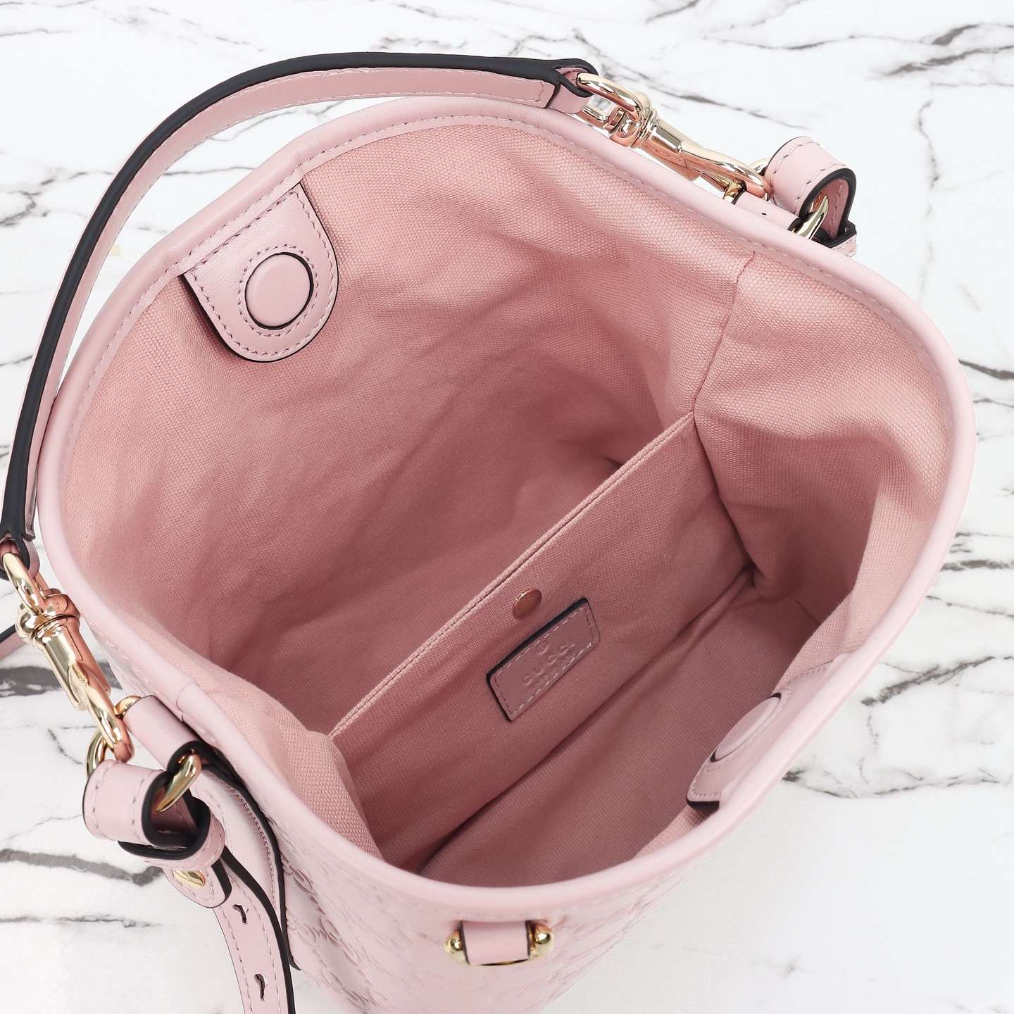 Gucci GG Emblem small bucket bag — 815118