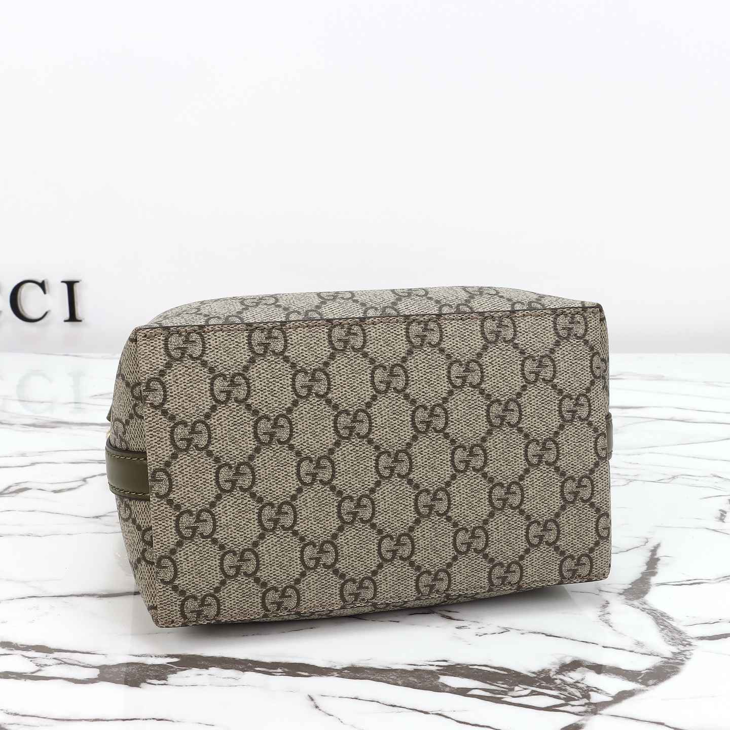 Gucci GG Emblem small bucket bag — 815118