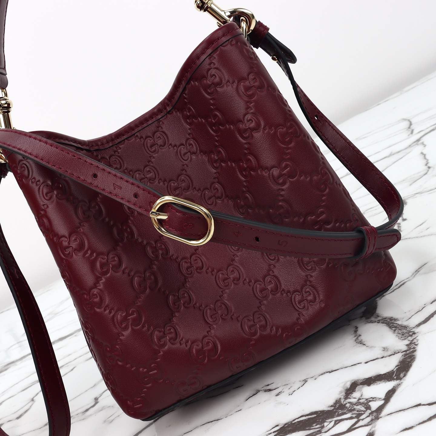 Gucci GG Emblem small bucket bag — 815118