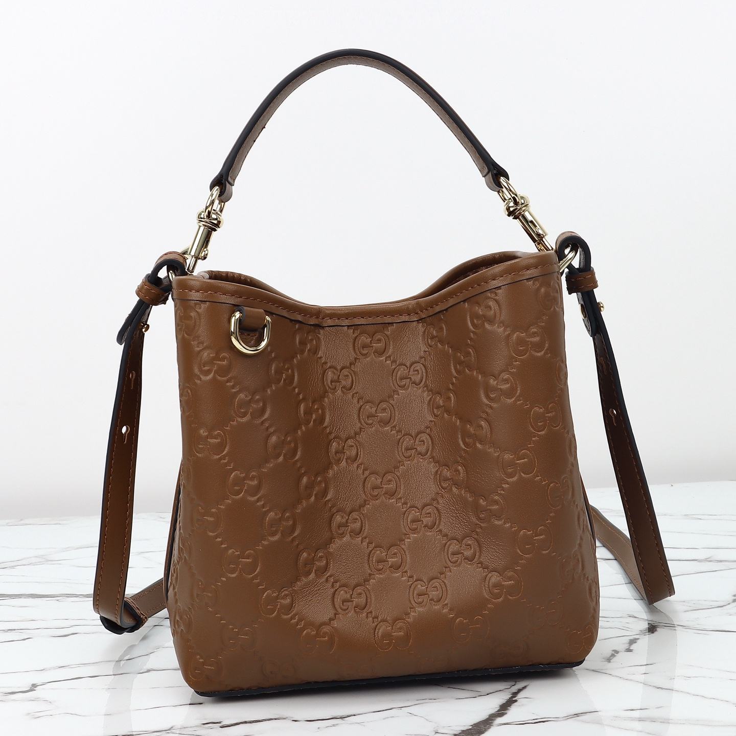 Gucci GG Emblem small bucket bag — 815118