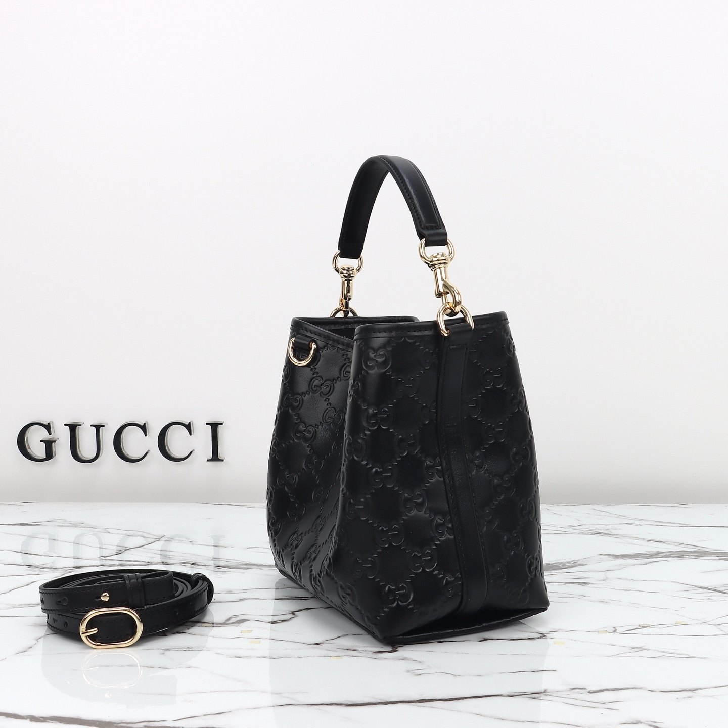 Gucci GG Emblem small bucket bag — 815118