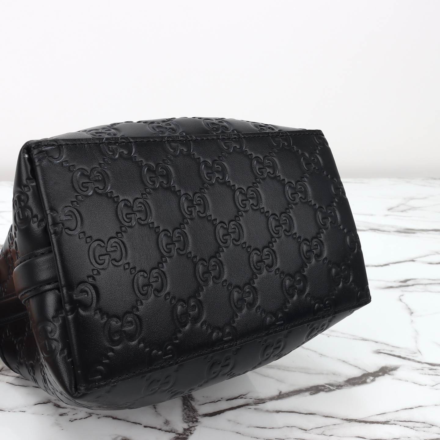 Gucci GG Emblem small bucket bag — 815118